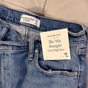 NWT Abercrombie Ultra High Rise straight Jean
